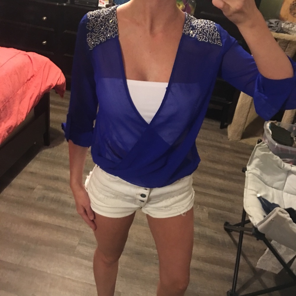 ✖️Charlotte Russe Blue Embellished Blouse✖️ - Picture 2 of 5